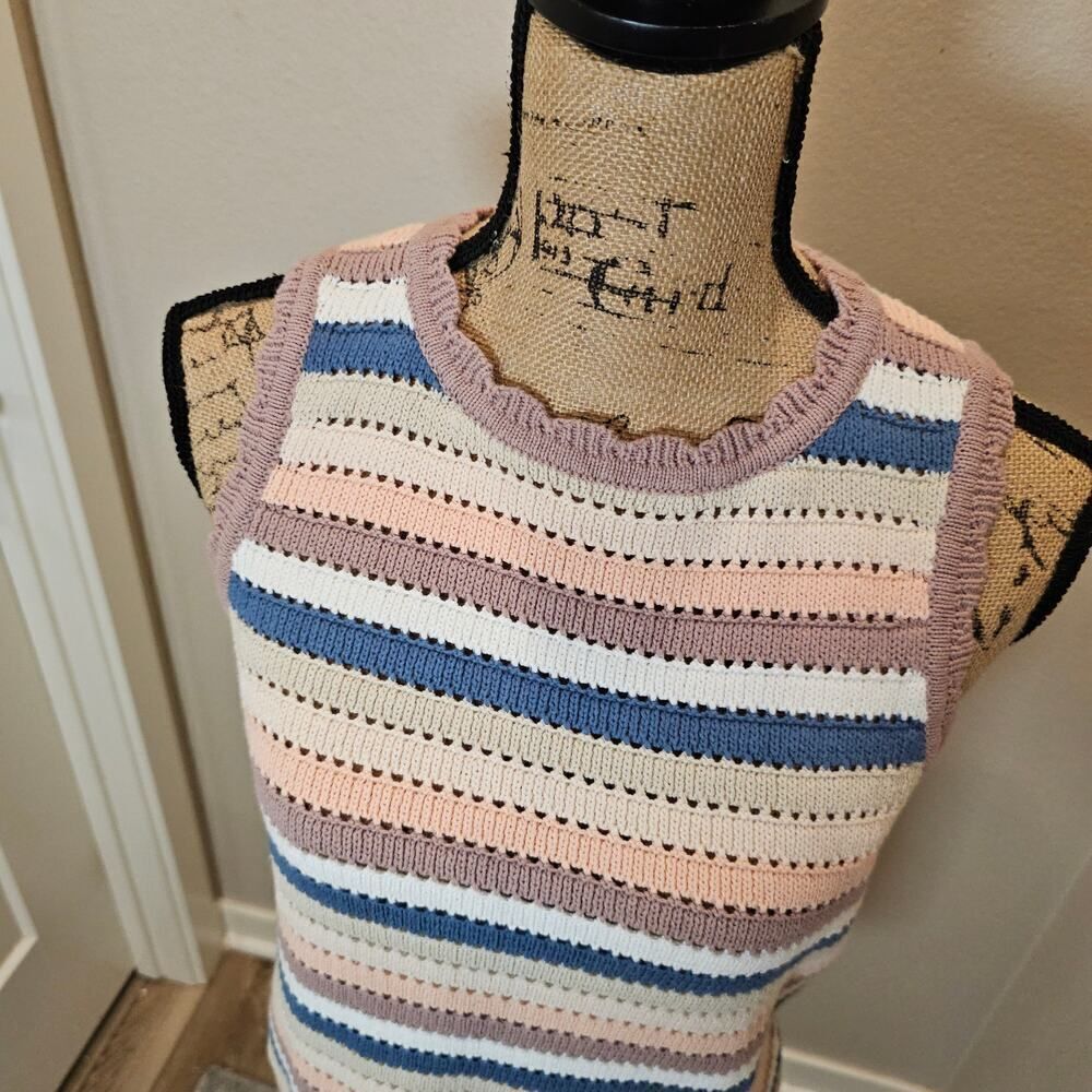 Design History Pointelle Sweater Knit Sleeveless Top Size Medium - Picture 3 of 6